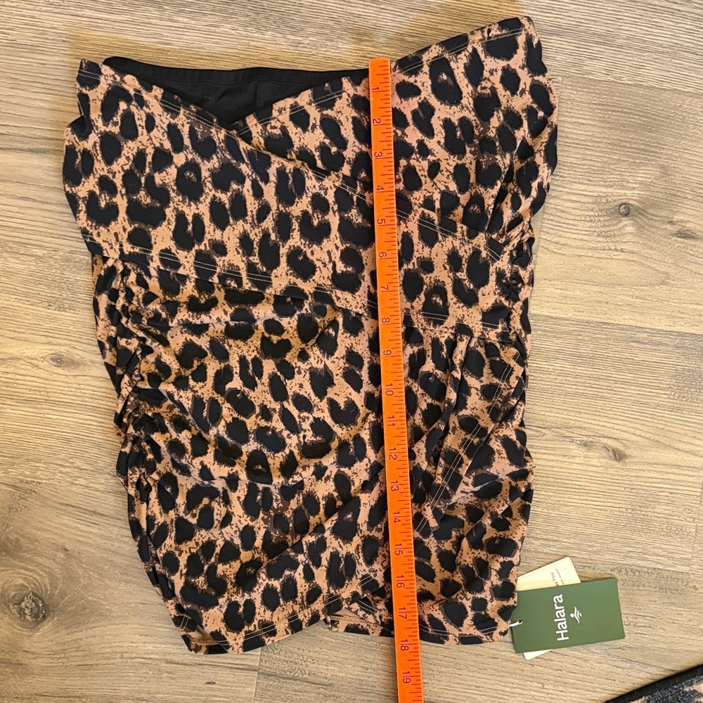 HALARA Leopard Print Ruched Mini Skirt in Beige and Black - Picture 13 of 16
